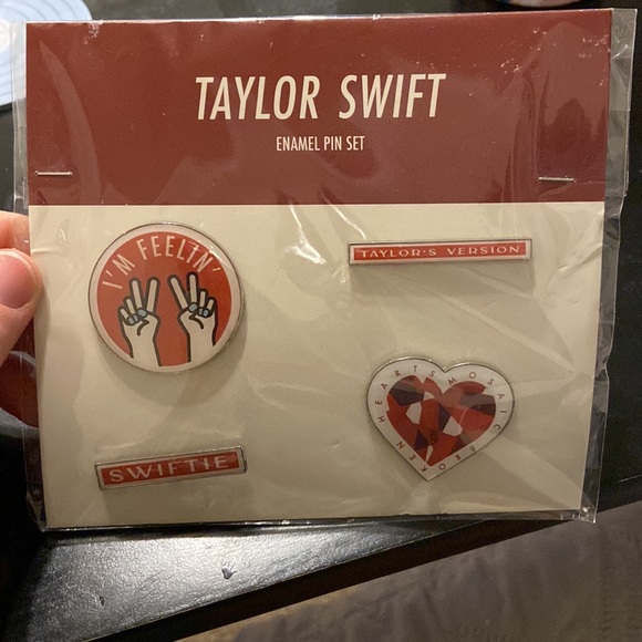 Taylor Swift Red Enamel Pin Set - Picture 2 of 3